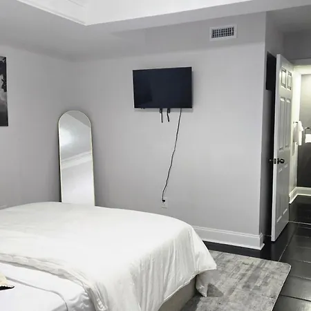 Luxe Studio With A Great Location Lawrenceville